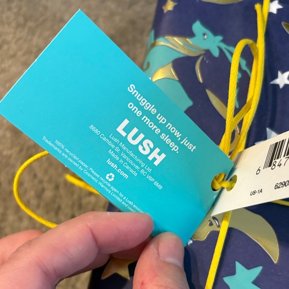 Lush Sleepy Bear Bomb and Bubble Bar Blue and Gold Gift Wrap with Yellow Ribbon - Picture 6 of 7